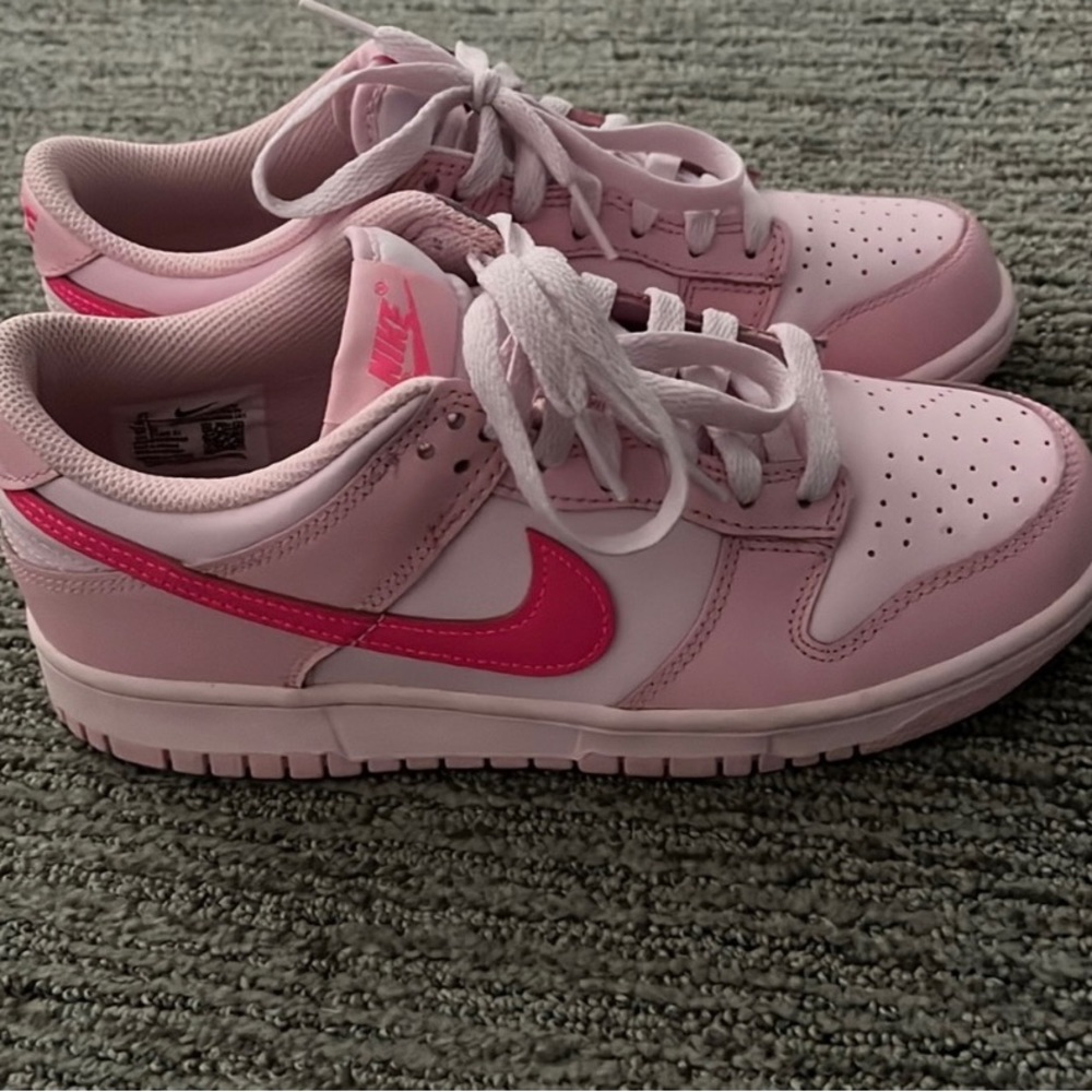 Nike Triple pink dunk lows